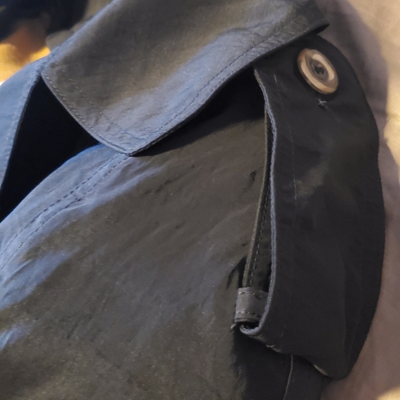 Black Trench coat - Picture 3 of 6